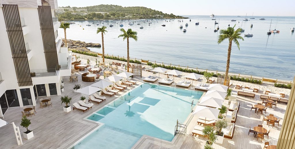 Nobu Hotel Ibiza Bay - un patio de recreo definitivo para adultos - https://www.hotelmiradoribiza.com/en/hotel