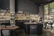 Sips Barcelona’s Most Talked-About Cocktail Bar 2024