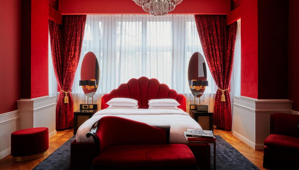 Provocateur - a flirtatious and decadent hotel in Berlin