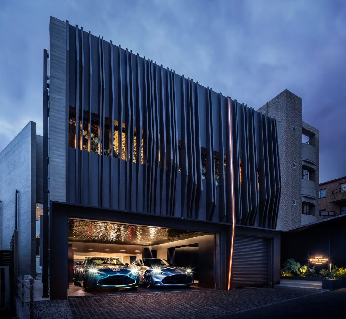 Aston-Martin_N°001-Minami-Aoyama