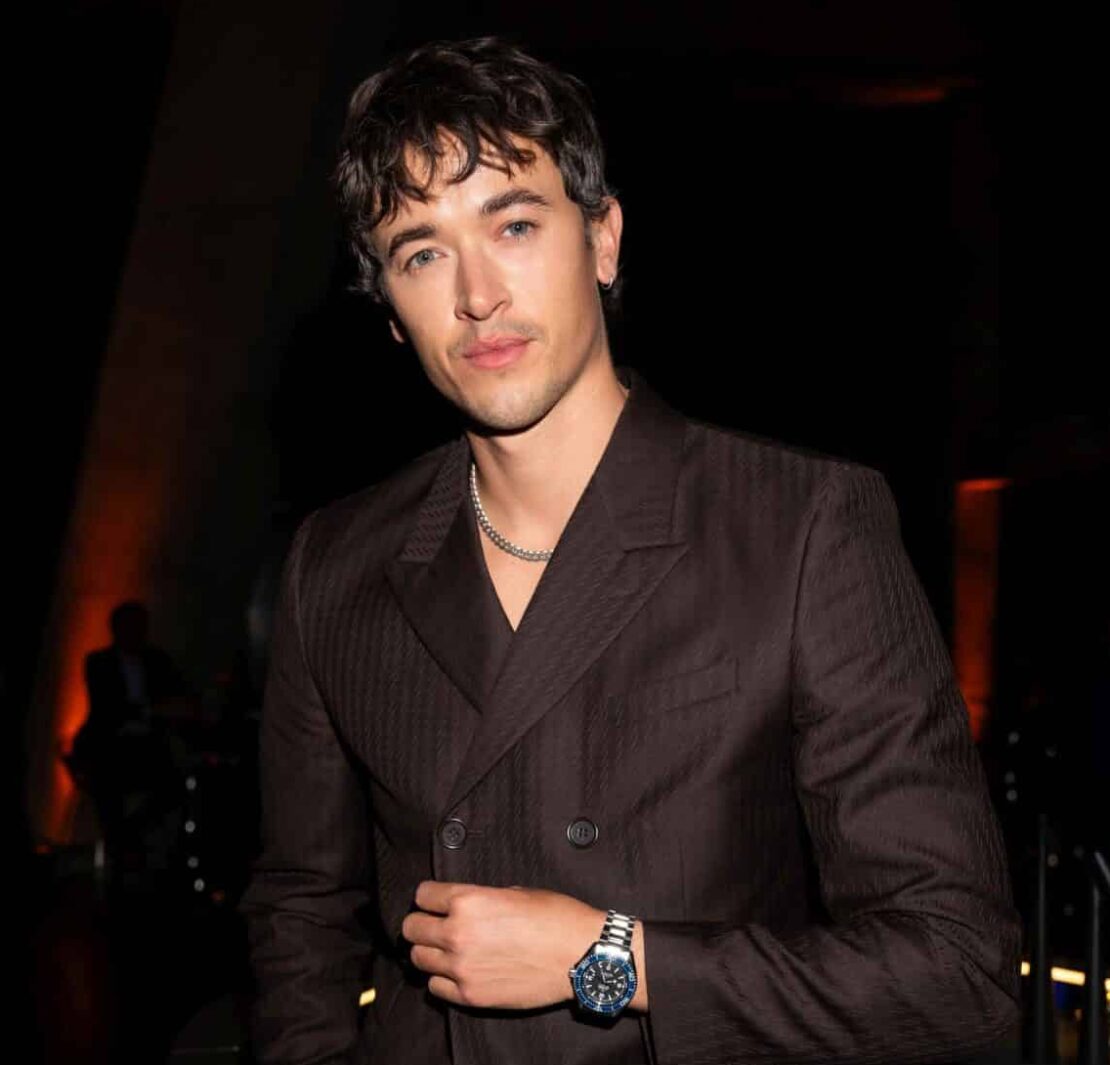 Which wrist should you wear your watch on: a steel watch on the left wrist