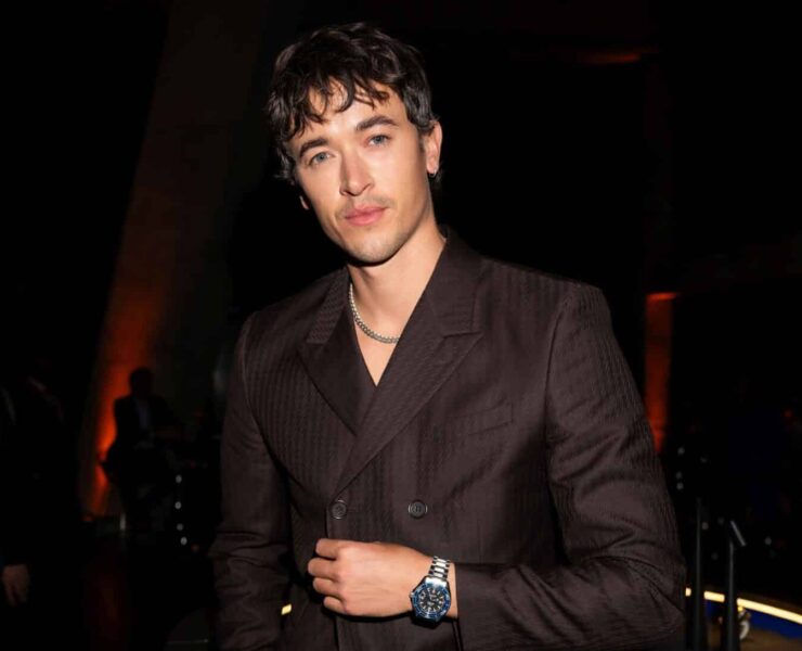 Which wrist should you wear your watch on: a steel watch on the left wrist